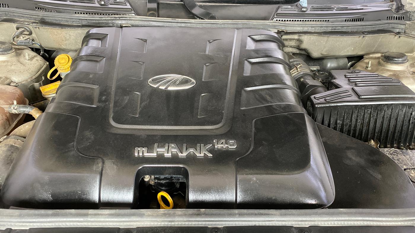 2017 Mahindra XUV500 W4, Diesel, Manual, 1,02,257 km, Engine View