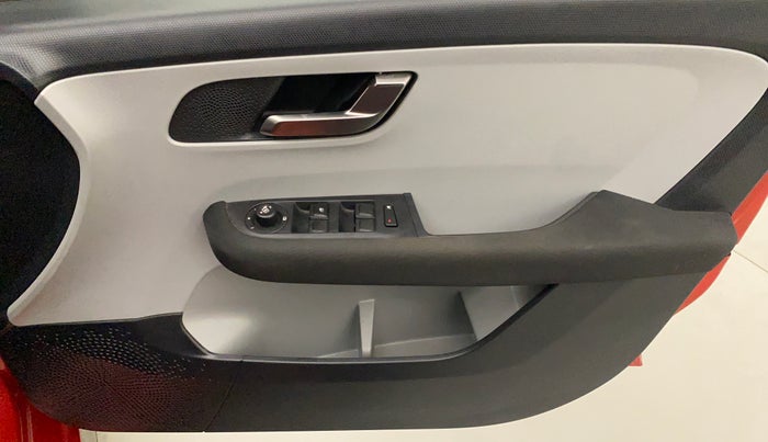 2020 Tata ALTROZ XZ PETROL, Petrol, Manual, 8,268 km, Driver Side Door Panels Control
