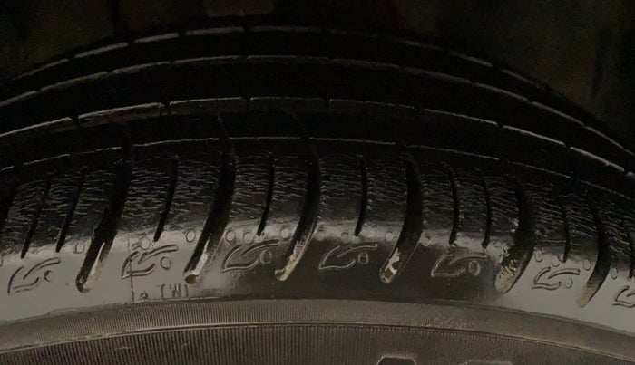 2020 Tata ALTROZ XZ PETROL, Petrol, Manual, 8,268 km, Right Front Tyre Tread