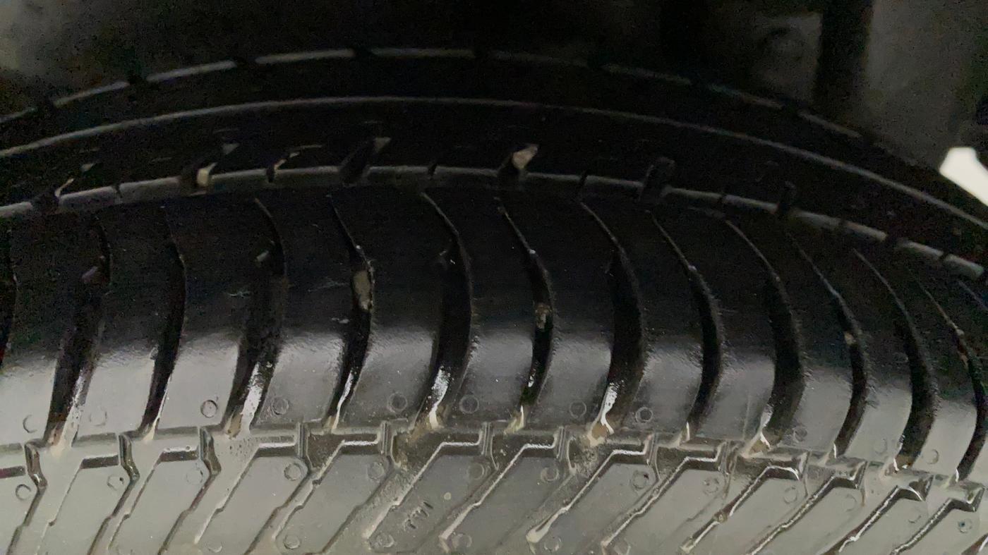 2012 Maruti Swift Dzire VXI, Petrol, Manual, 70,970 km, Left Rear Tyre Tread