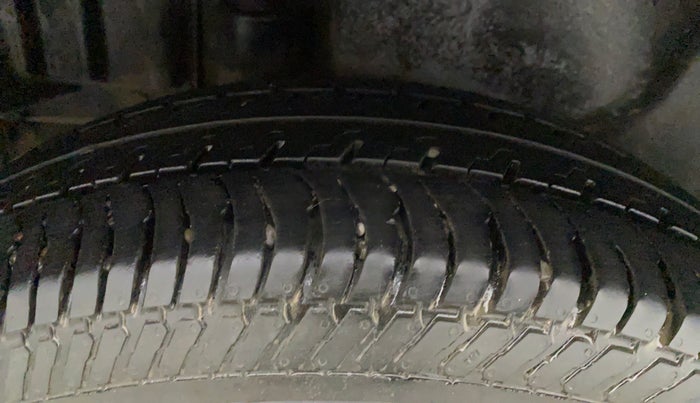 2012 Maruti Swift Dzire VXI, Petrol, Manual, 70,970 km, Right Rear Tyre Tread