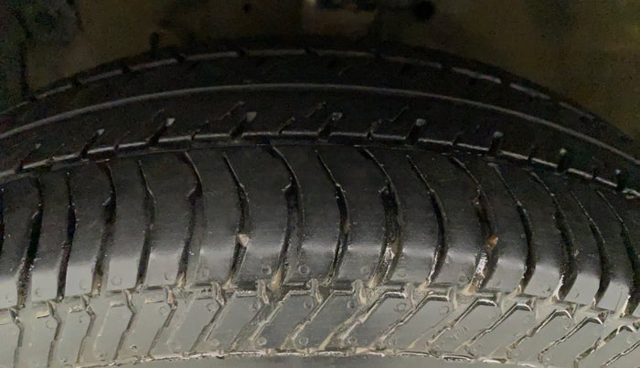 2012 Maruti Swift Dzire VXI, Petrol, Manual, 70,970 km, Left Front Tyre Tread