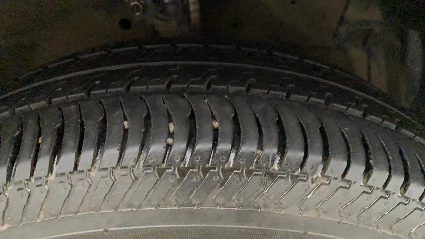 2012 Maruti Swift Dzire VXI, Petrol, Manual, 70,970 km, Right Front Tyre Tread