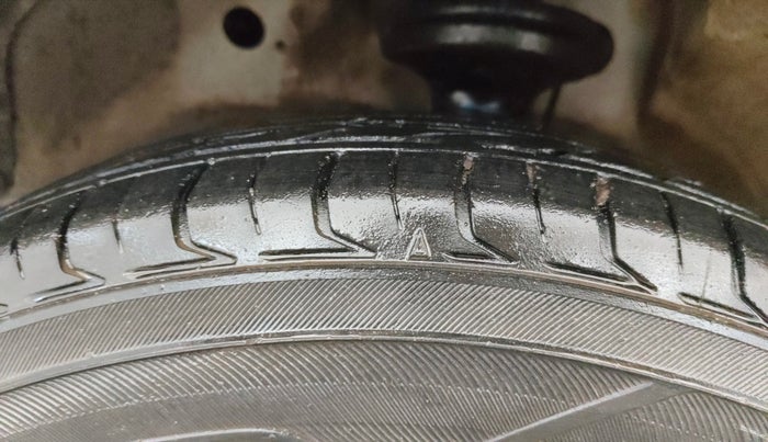 2017 Maruti Wagon R 1.0 LXI CNG (O), CNG, Manual, 71,460 km, Left Front Tyre Tread