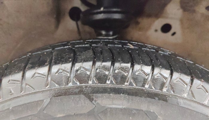 2017 Maruti Wagon R 1.0 LXI CNG (O), CNG, Manual, 71,460 km, Right Front Tyre Tread