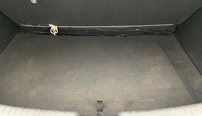 2017 Hyundai Grand i10 MAGNA 1.2 KAPPA VTVT, Petrol, Manual, 79,381 km, Boot Inside