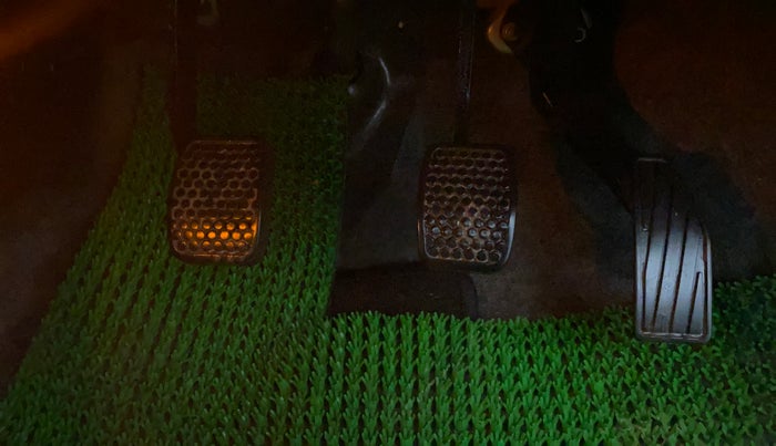 2017 Maruti Alto K10 VXI, Petrol, Manual, 24,908 km, Pedals