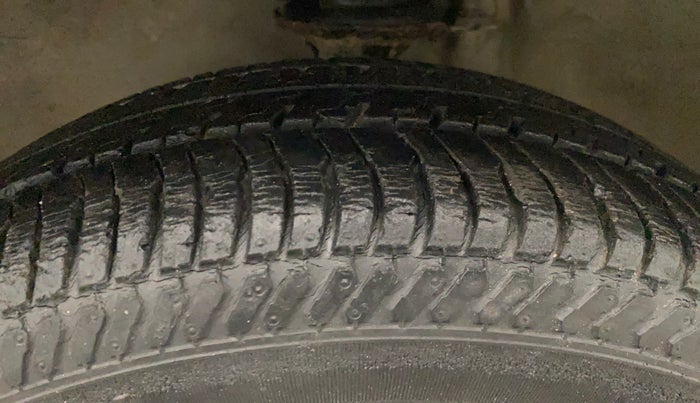 2017 Maruti Alto K10 VXI, Petrol, Manual, 24,908 km, Left Front Tyre Tread
