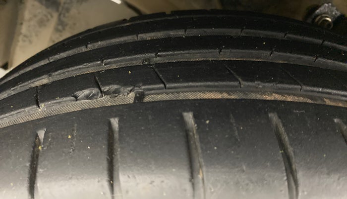 2016 Maruti Baleno ZETA 1.2 K12, Petrol, Manual, 40,183 km, Left Front Tyre Tread