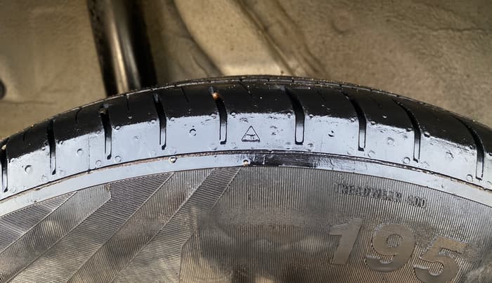 2021 Hyundai VENUE S 1.2, Petrol, Manual, 28,483 km, Right Rear Tyre Tread