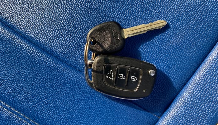 2021 Hyundai VENUE S 1.2, Petrol, Manual, 28,483 km, Key Close Up