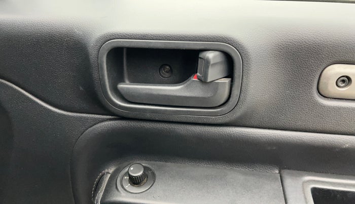 2021 Mahindra Thar LX PETROL HT 4WD AT, Petrol, Automatic, 60,999 km, Driver Side Door Panels Control