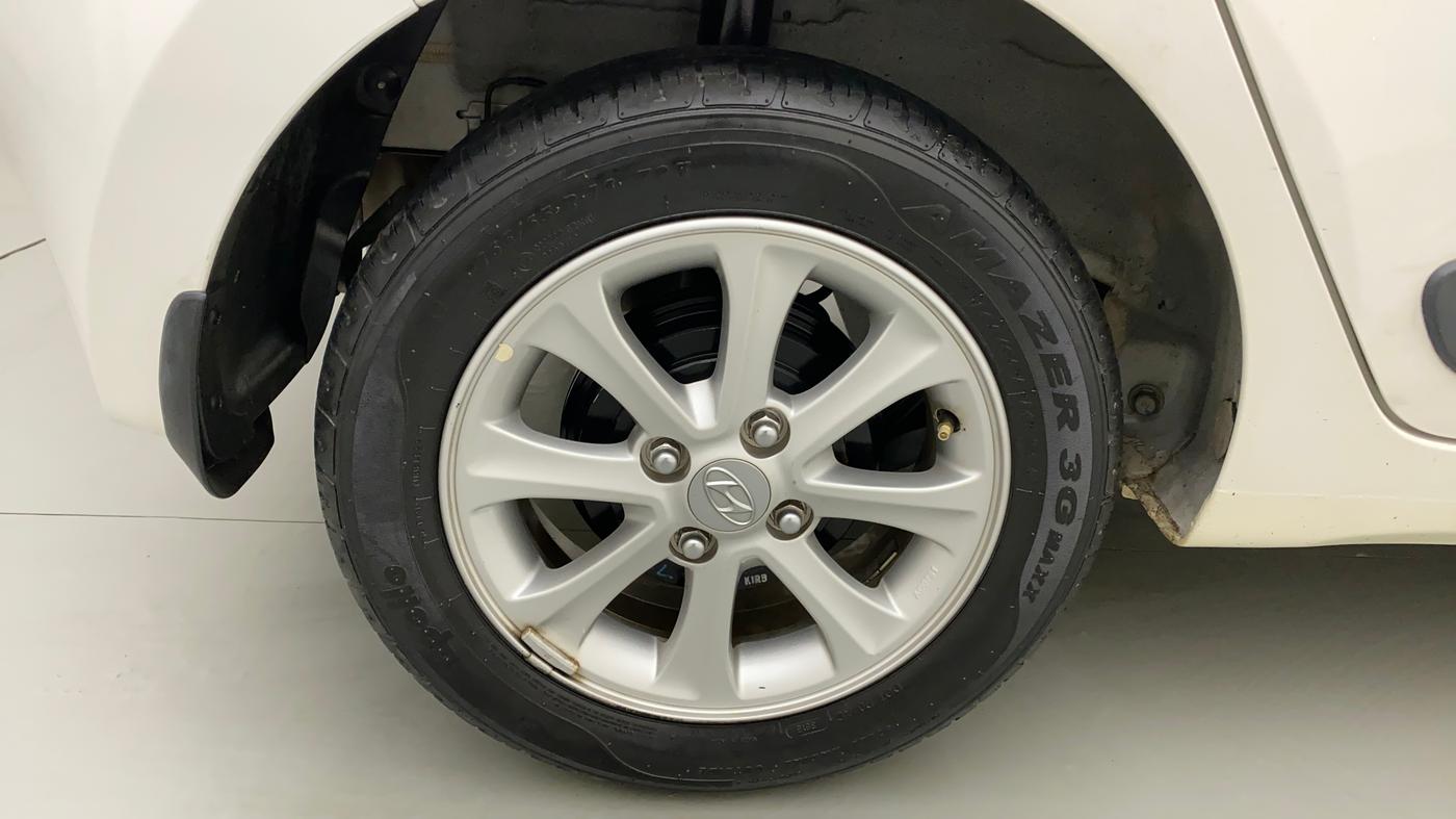 2015 Hyundai Grand i10 ASTA AT 1.2 KAPPA VTVT, Petrol, Automatic, 16,739 km, Right Rear Wheel