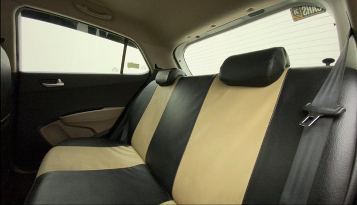 2015 Hyundai Grand i10 ASTA AT 1.2 KAPPA VTVT, Petrol, Automatic, 16,739 km, Right Side Rear Door Cabin