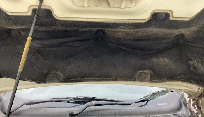 2015 Ford Ecosport TITANIUM 1.5L PETROL AT, Petrol, Automatic, 85,954 km, Bonnet (hood) - Insulation cover has minor damage