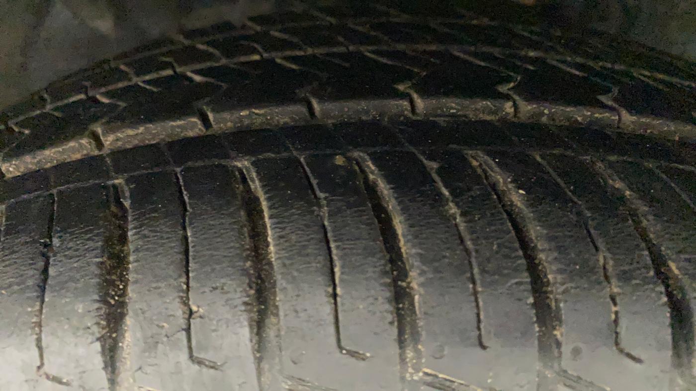 2015 Ford Ecosport TITANIUM 1.5L PETROL AT, Petrol, Automatic, 85,954 km, Left Front Tyre Tread