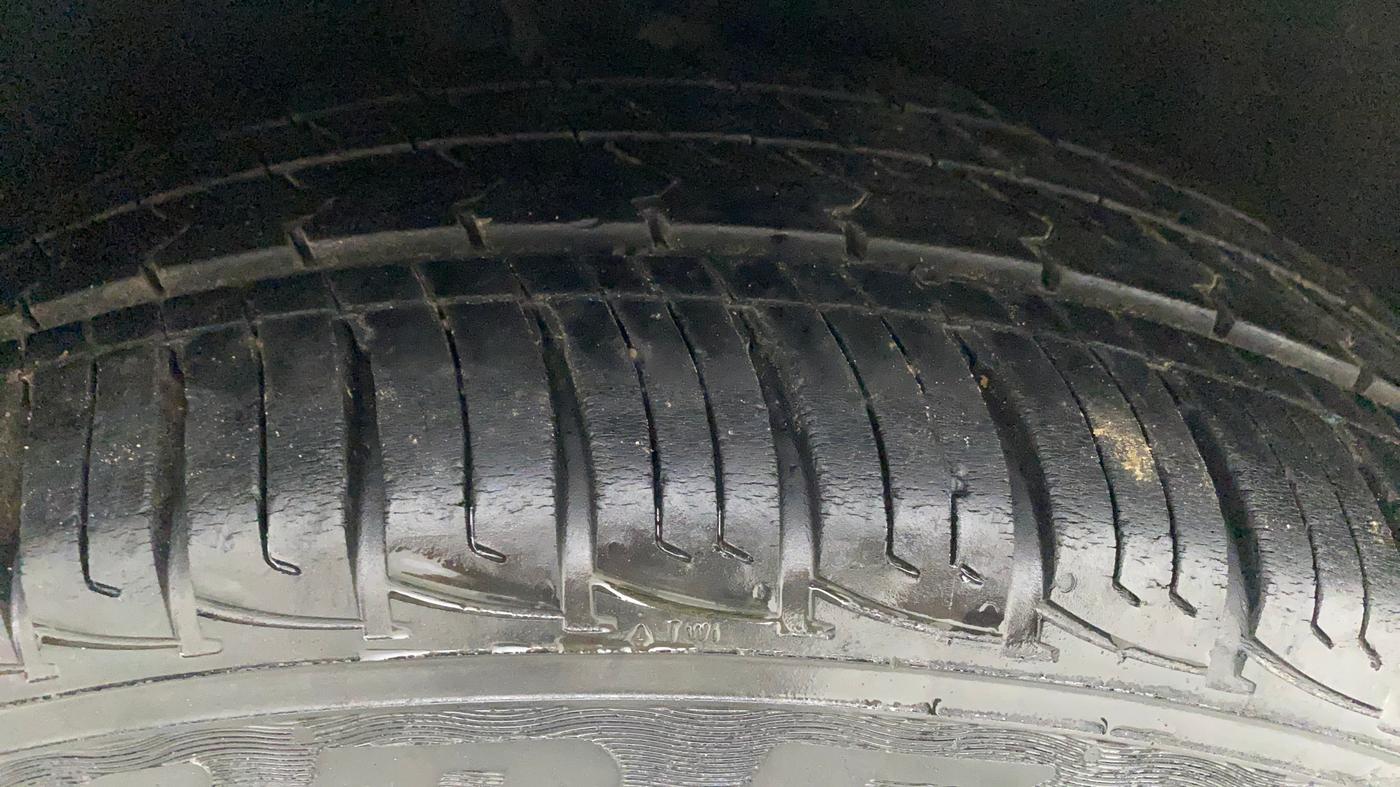 2015 Ford Ecosport TITANIUM 1.5L PETROL AT, Petrol, Automatic, 85,954 km, Right Rear Tyre Tread