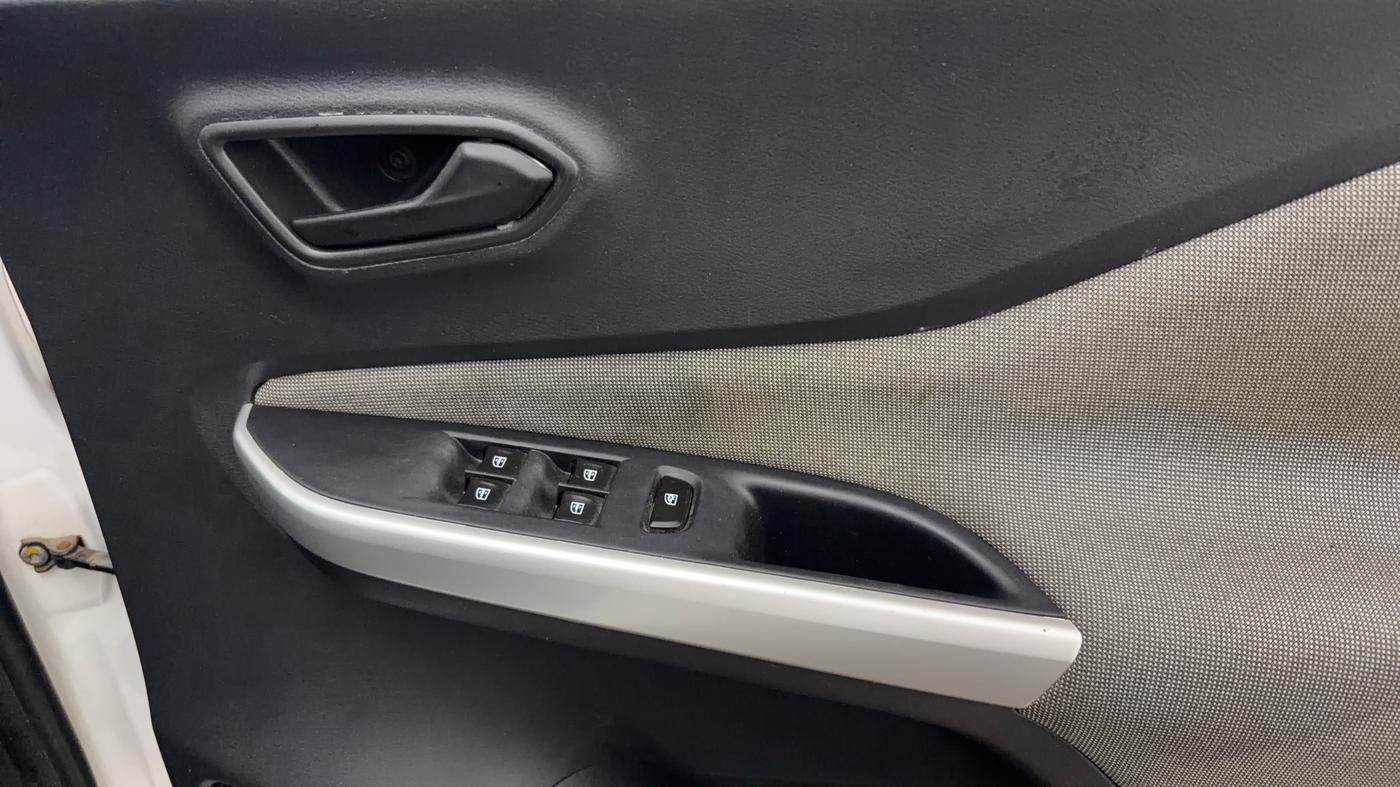 2023 Nissan MAGNITE XE, Petrol, Manual, 18,604 km, Driver Side Door Panels Control