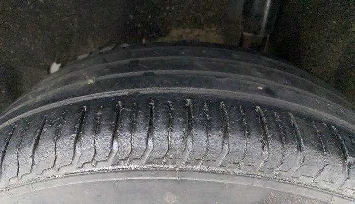 2018 Ford Ecosport TREND 1.5L DIESEL, Diesel, Manual, 1,10,049 km, Left Rear Tyre Tread