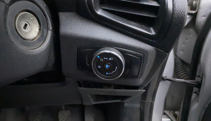 2018 Ford Ecosport TREND 1.5L DIESEL, Diesel, Manual, 1,10,049 km, Combination switch - Headlights Switch  minor damage