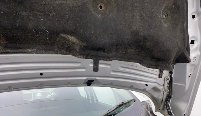 2018 Ford Ecosport TREND 1.5L DIESEL, Diesel, Manual, 1,10,049 km, Bonnet (hood) - Insulation cover has minor damage