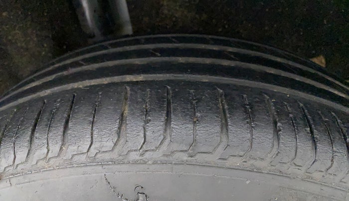 2018 Ford Ecosport TREND 1.5L DIESEL, Diesel, Manual, 1,10,049 km, Right Rear Tyre Tread