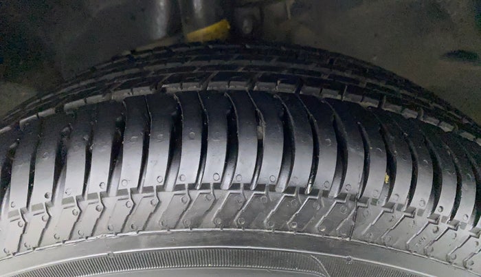 2018 Ford Ecosport TREND 1.5L DIESEL, Diesel, Manual, 1,10,049 km, Left Front Tyre Tread