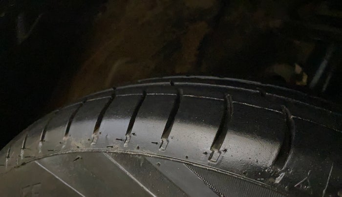 2018 Maruti Swift VXI, Petrol, Manual, 48,784 km, Right Front Tyre Tread