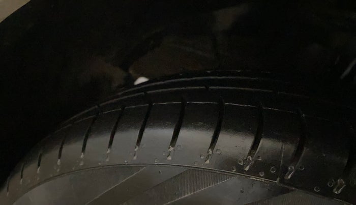 2018 Maruti Swift VXI, Petrol, Manual, 48,784 km, Left Front Tyre Tread