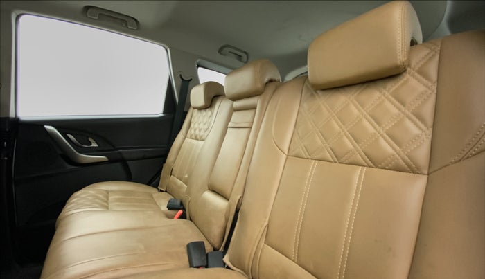 2019 Mahindra XUV500 W9 AT, Diesel, Automatic, 55,603 km, Right Side Rear Door Cabin