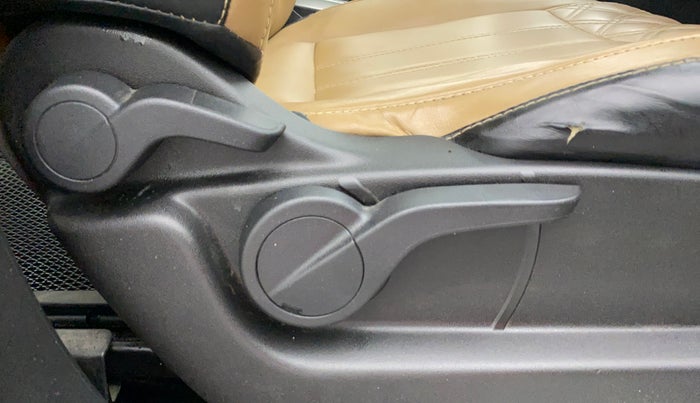 2019 Mahindra XUV500 W9 AT, Diesel, Automatic, 55,603 km, Driver Side Adjustment Panel
