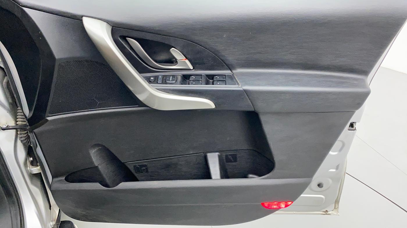 2019 Mahindra XUV500 W9 AT, Diesel, Automatic, 55,603 km, Driver Side Door Panels Control