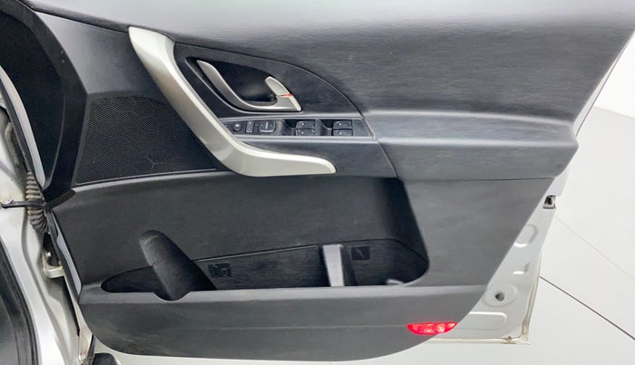 2019 Mahindra XUV500 W9 AT, Diesel, Automatic, 55,603 km, Driver Side Door Panels Control