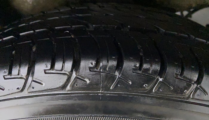 2017 Maruti Celerio VXI CNG D, CNG, Manual, 72,573 km, Left Front Tyre Tread