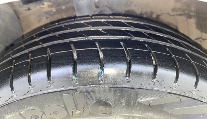 2018 Hyundai Grand i10 ERA 1.2 KAPPA VTVT, Petrol, Manual, 27,490 km, Left Front Tyre Tread