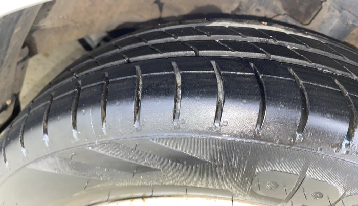 2018 Hyundai Grand i10 ERA 1.2 KAPPA VTVT, Petrol, Manual, 27,490 km, Right Front Tyre Tread