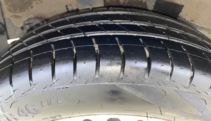 2018 Hyundai Grand i10 ERA 1.2 KAPPA VTVT, Petrol, Manual, 27,490 km, Right Rear Tyre Tread