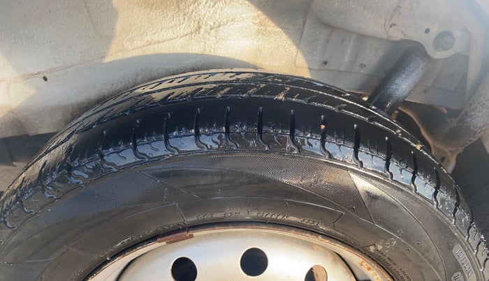 2015 Maruti Wagon R 1.0 LXI CNG, CNG, Manual, 63,864 km, Left Rear Tyre Tread