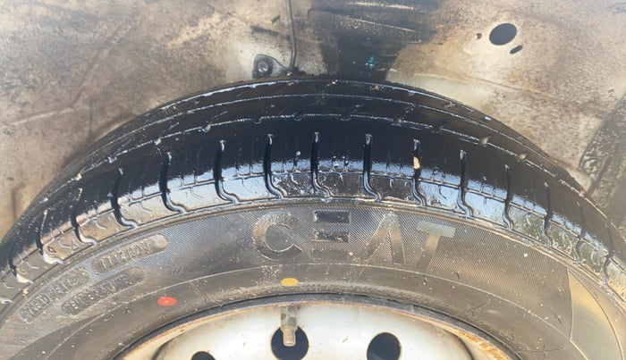 2015 Maruti Wagon R 1.0 LXI CNG, CNG, Manual, 63,864 km, Right Front Tyre Tread