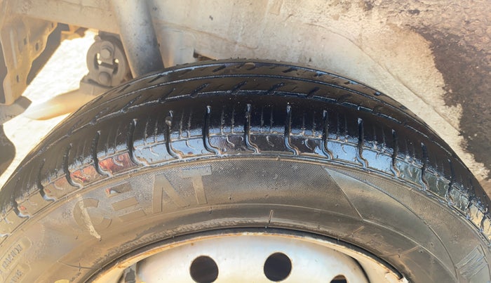 2015 Maruti Wagon R 1.0 LXI CNG, CNG, Manual, 63,864 km, Right Rear Tyre Tread