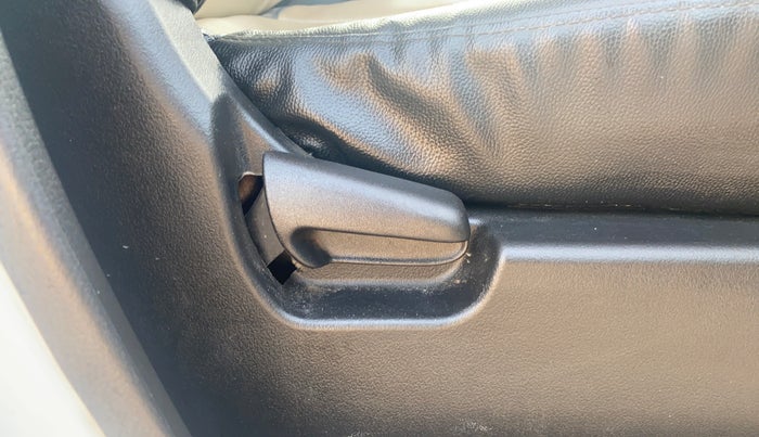 2015 Maruti Wagon R 1.0 LXI CNG, CNG, Manual, 63,864 km, Driver Side Adjustment Panel