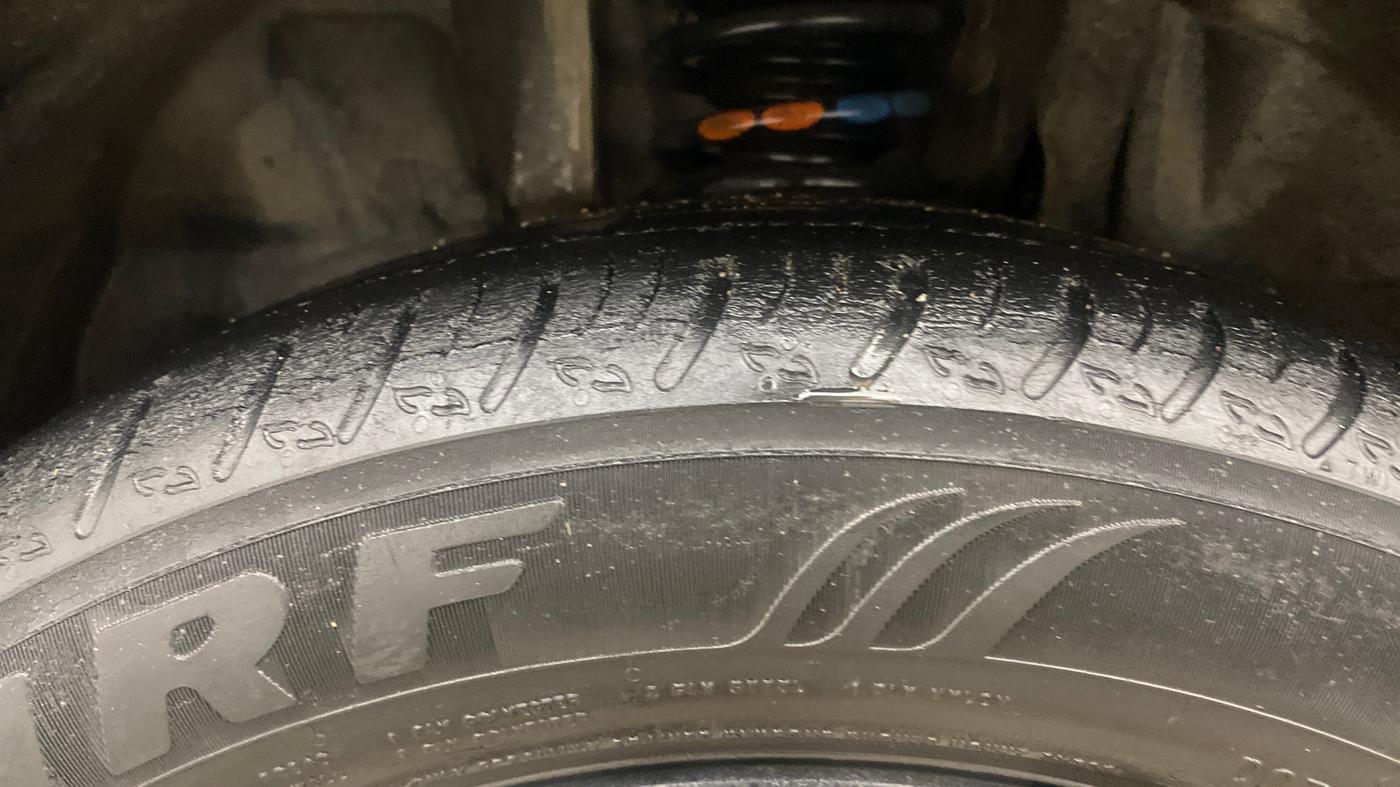 2022 Nissan MAGNITE XV PREMIUM TURBO CVT, Petrol, Automatic, 31,294 km, Left Front Tyre Tread