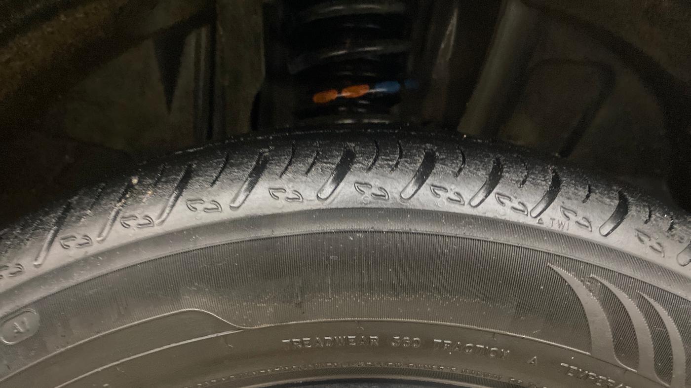 2022 Nissan MAGNITE XV PREMIUM TURBO CVT, Petrol, Automatic, 31,294 km, Right Front Tyre Tread