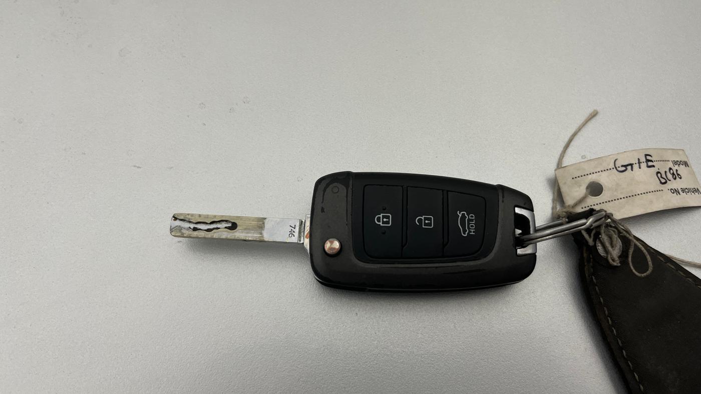 2017 Hyundai Verna 1.6 EX VTVT AT, Petrol, Automatic, 86,858 km, Key Close Up
