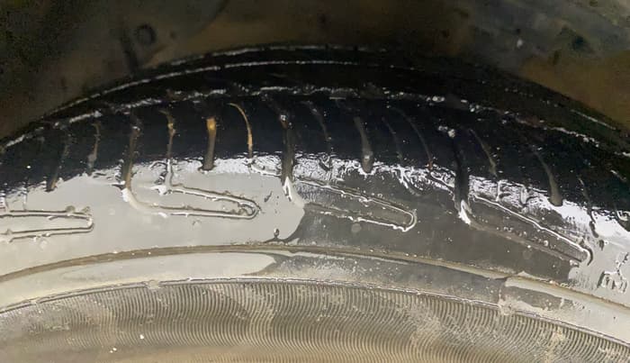 2014 Hyundai Grand i10 SPORTZ 1.2 KAPPA VTVT, CNG, Manual, 1,19,876 km, Left Front Tyre Tread