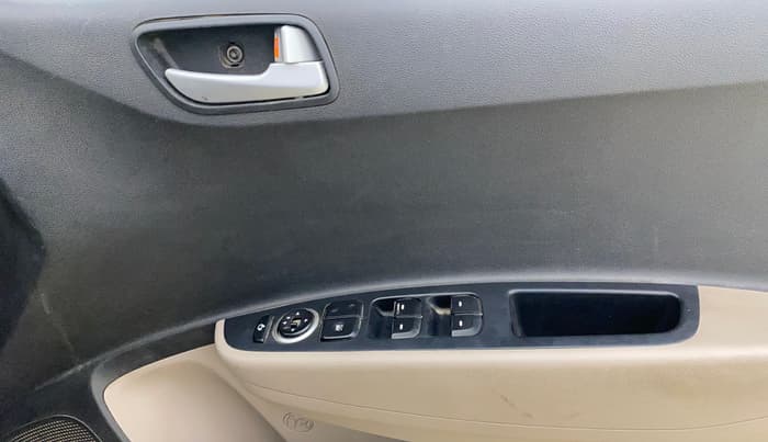 2014 Hyundai Grand i10 SPORTZ 1.2 KAPPA VTVT, CNG, Manual, 1,19,876 km, Driver Side Door Panels Control