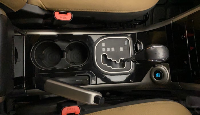 2019 Mahindra XUV500 W7 AT, Diesel, Automatic, 60,037 km, Gear Lever