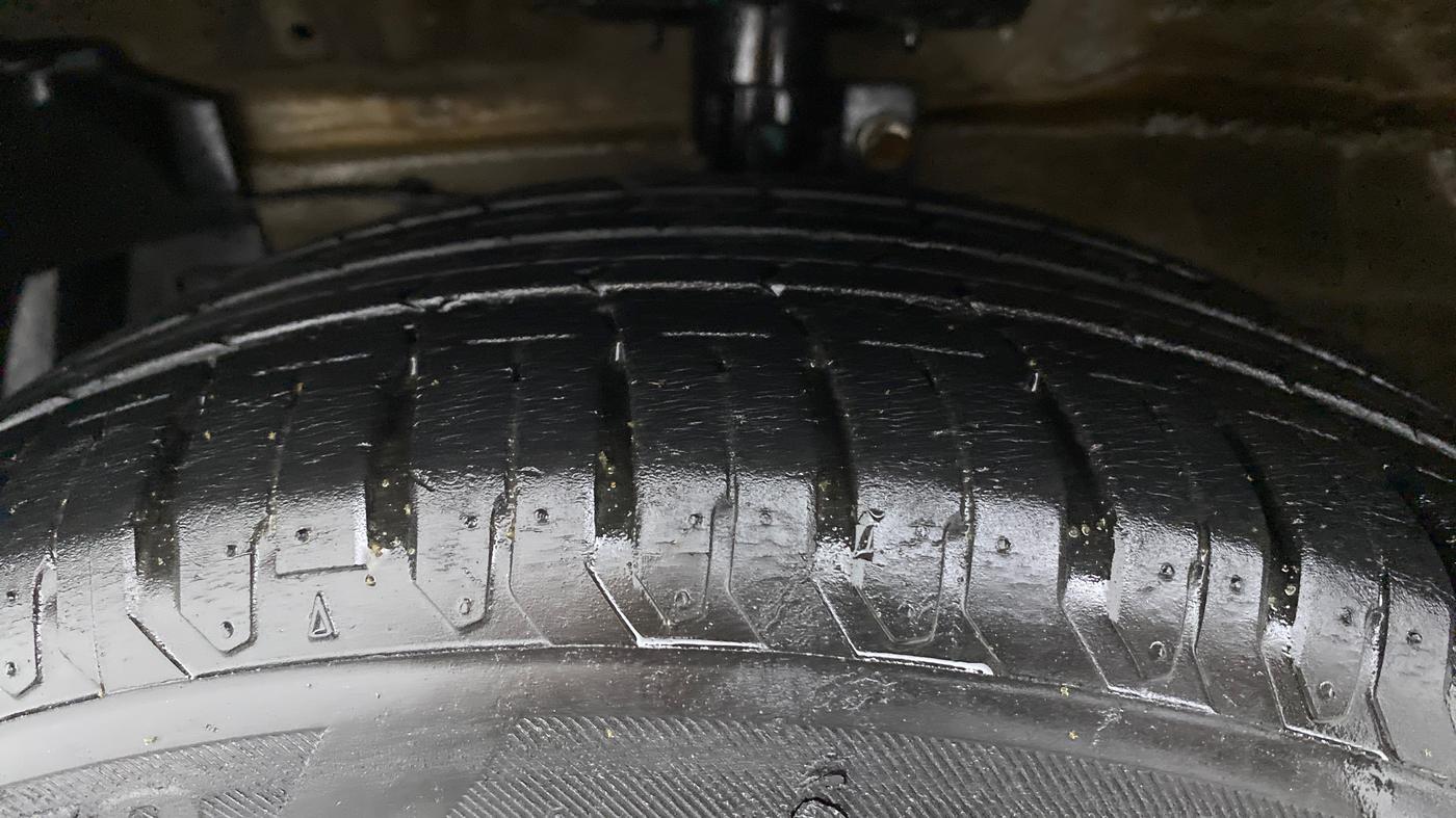 2016 Maruti Ciaz ZDI+ SHVS, Diesel, Manual, 82,681 km, Left Front Tyre Tread