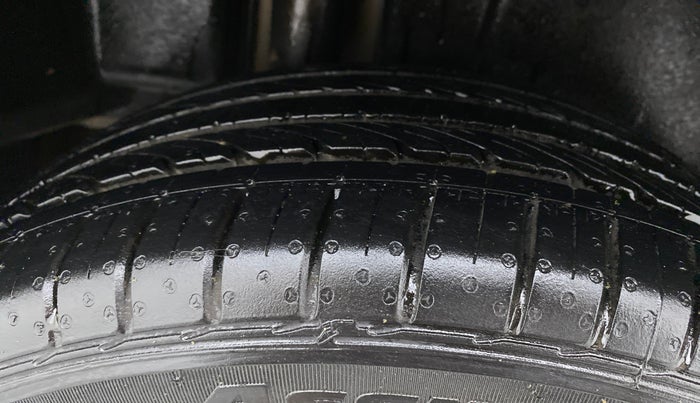 2016 Maruti Ciaz ZDI+ SHVS, Diesel, Manual, 82,681 km, Right Rear Tyre Tread