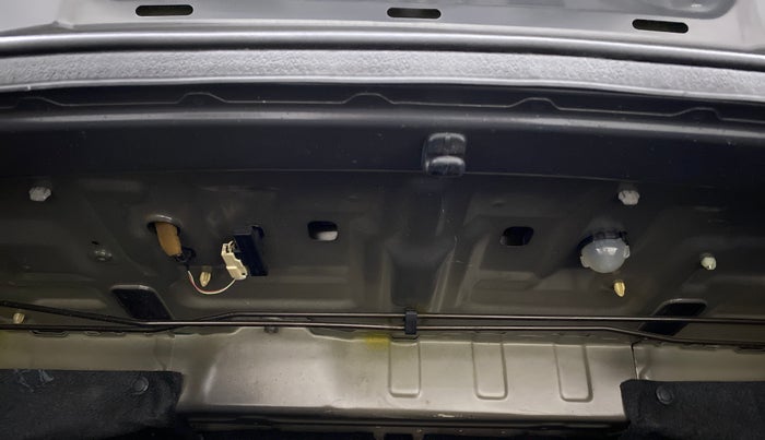2016 Maruti Ciaz ZDI+ SHVS, Diesel, Manual, 82,681 km, Dicky (Boot door) - Boot space light has minor damage